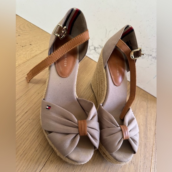 Tommy Hilfiger wedges US 6, 36 - Picture 3 of 5